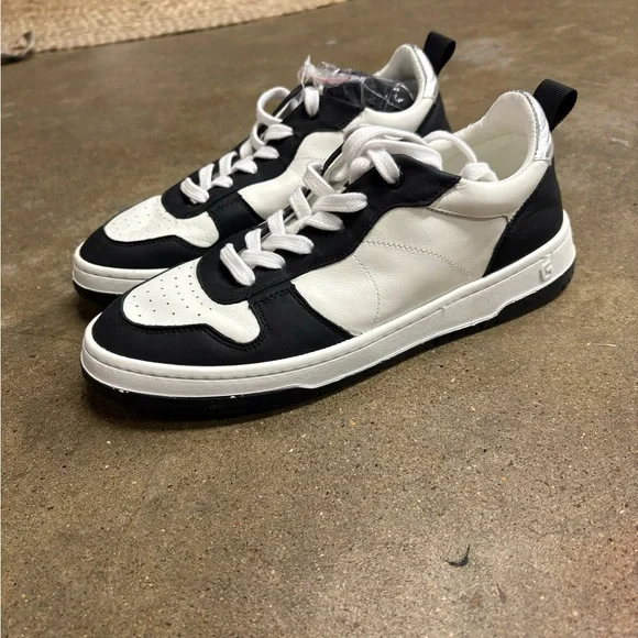 Classic Black and White Women's Sneakers - Picture 3 of 4